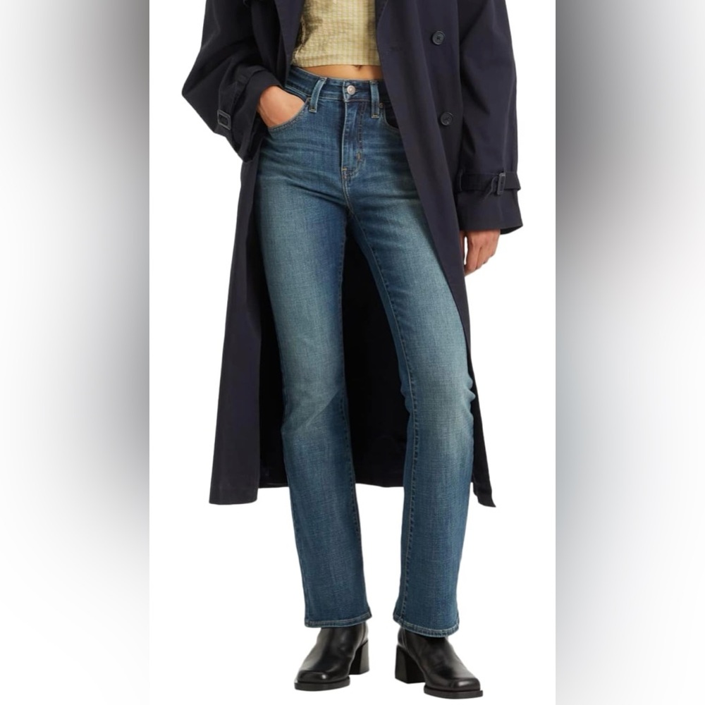 Levi's Women's 725 High Rise Bootcut Jeans